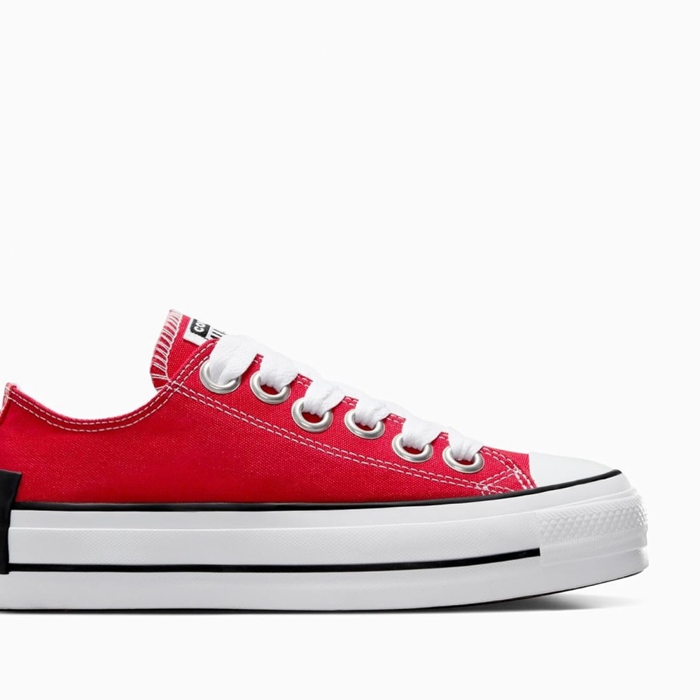 Red Converse Platforms low top sneakers!!!❤️❤️❤️❤️